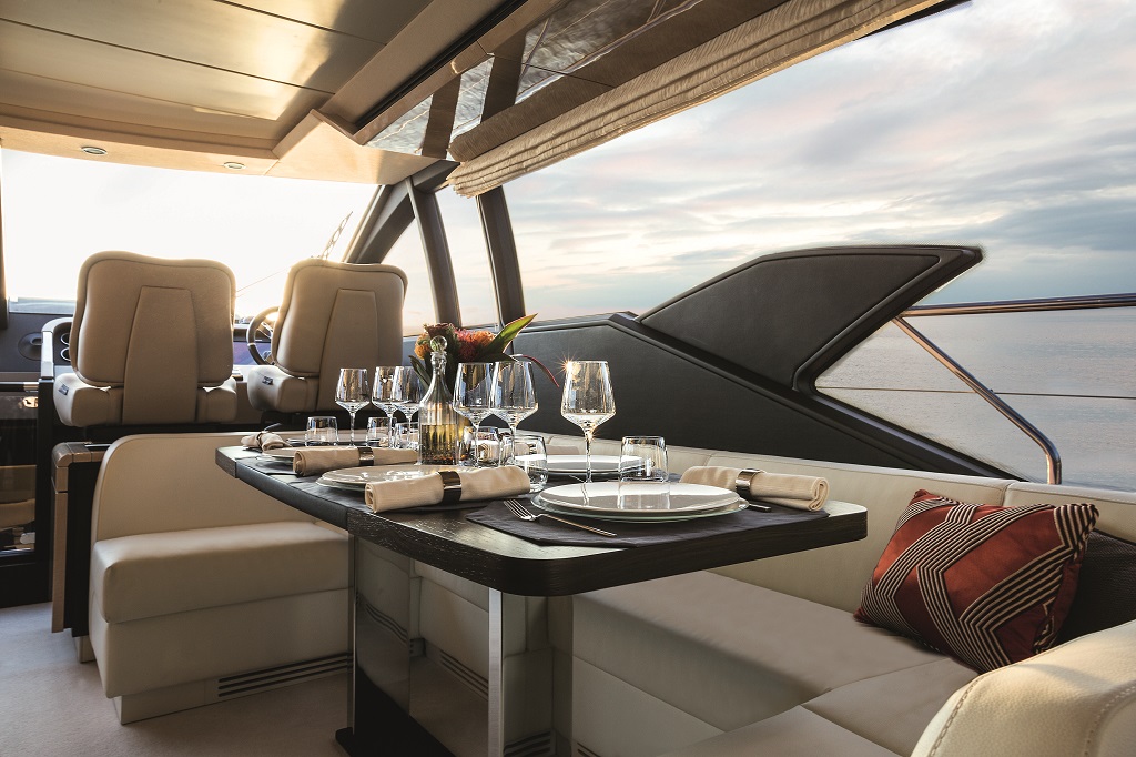 Azimut 66_Dining Area